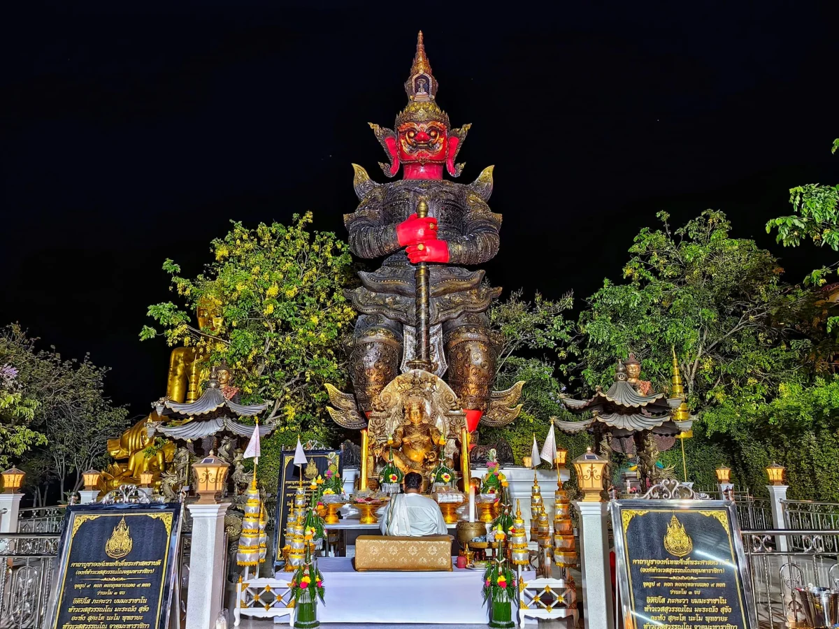 ท้าวเวสสุวรรณ ณ บ้านทองเนีนม
